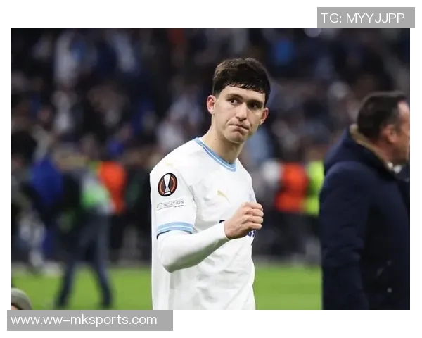 马赛后卫阿格德机场遭球迷袭击险遭扇脸事件引发关注